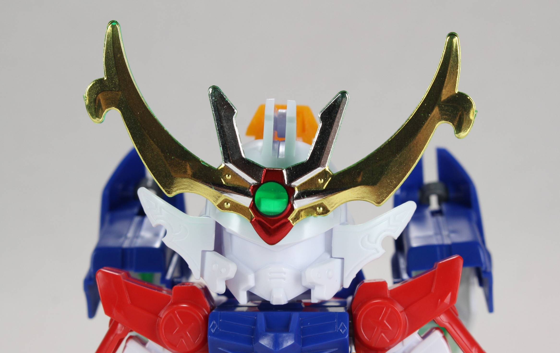 傾いている角飾り