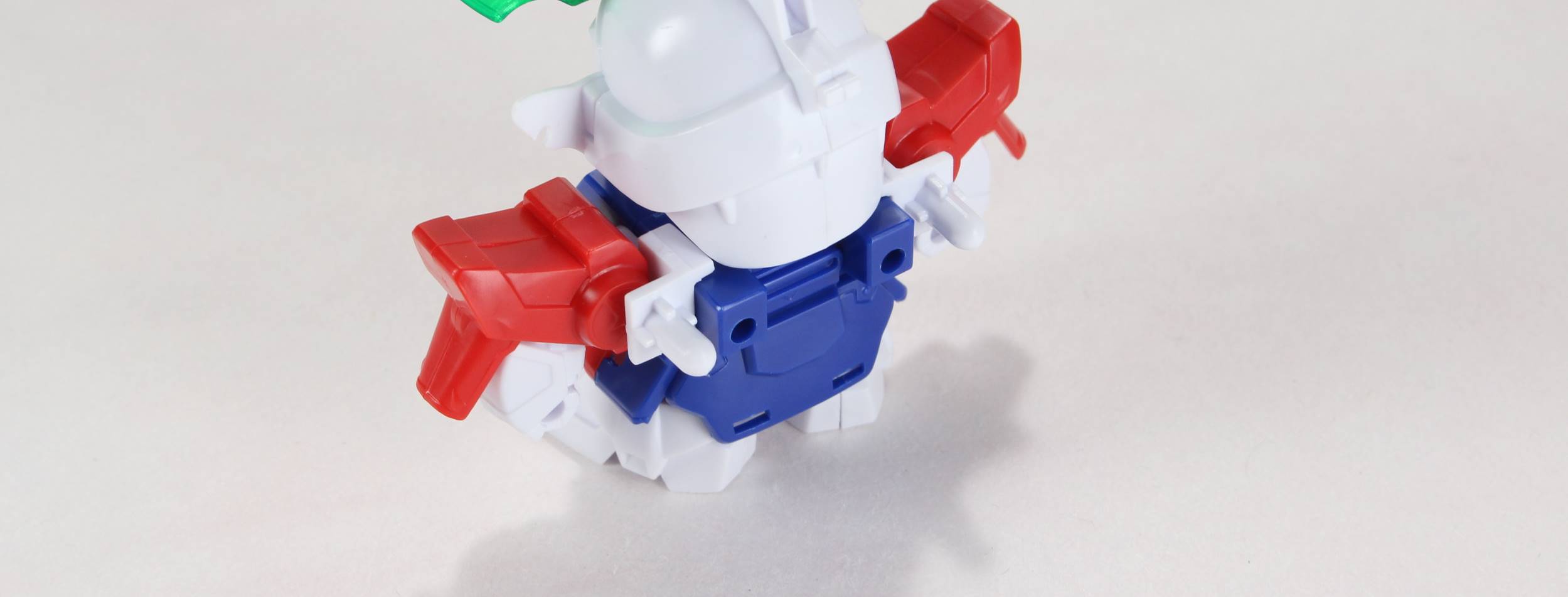 両肩に挟み込む